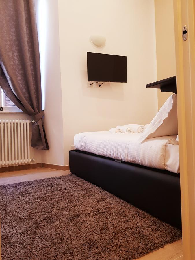 Cairoli Rooms Rome Bagian luar foto