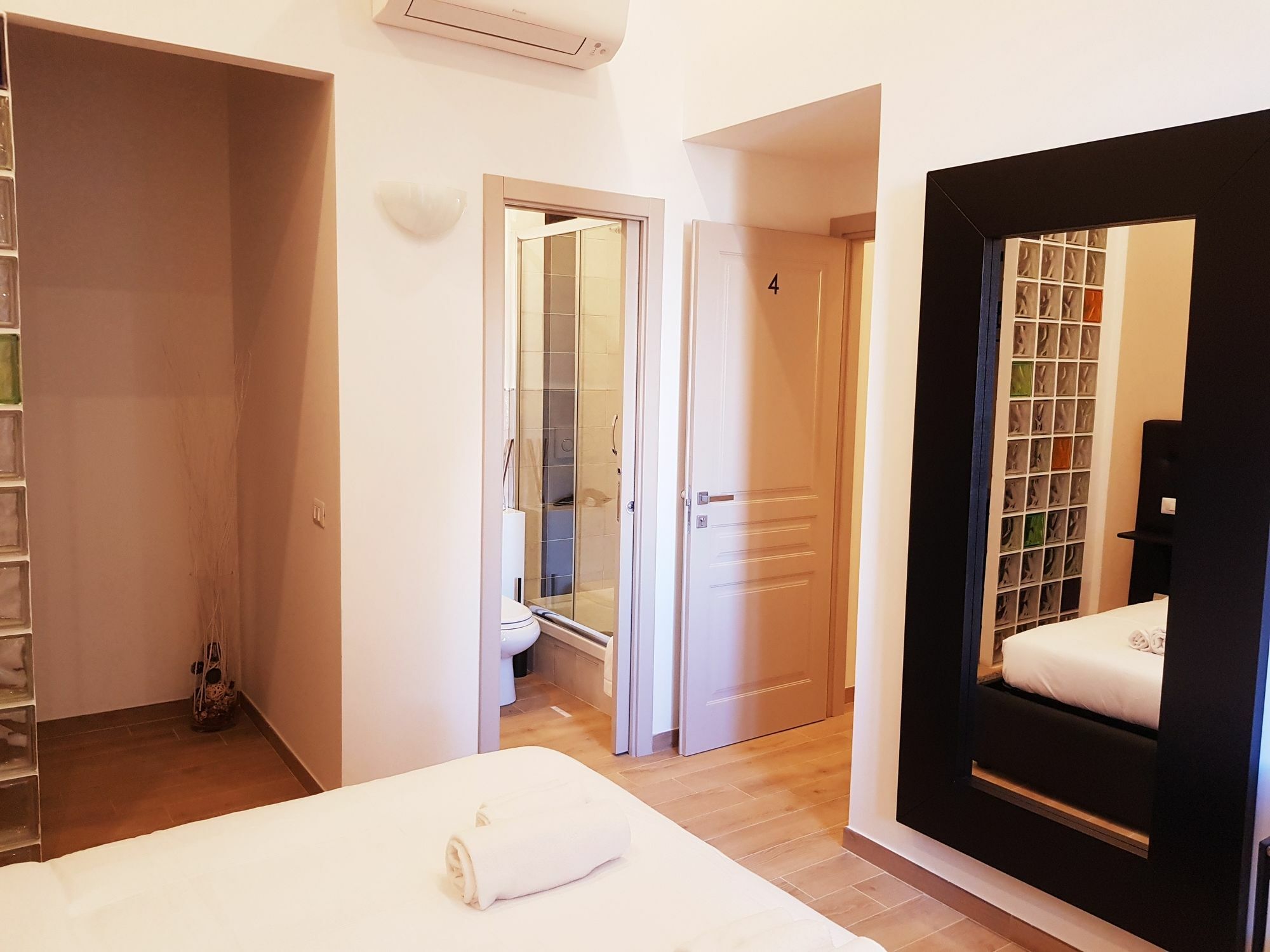 Cairoli Rooms Rome Bagian luar foto
