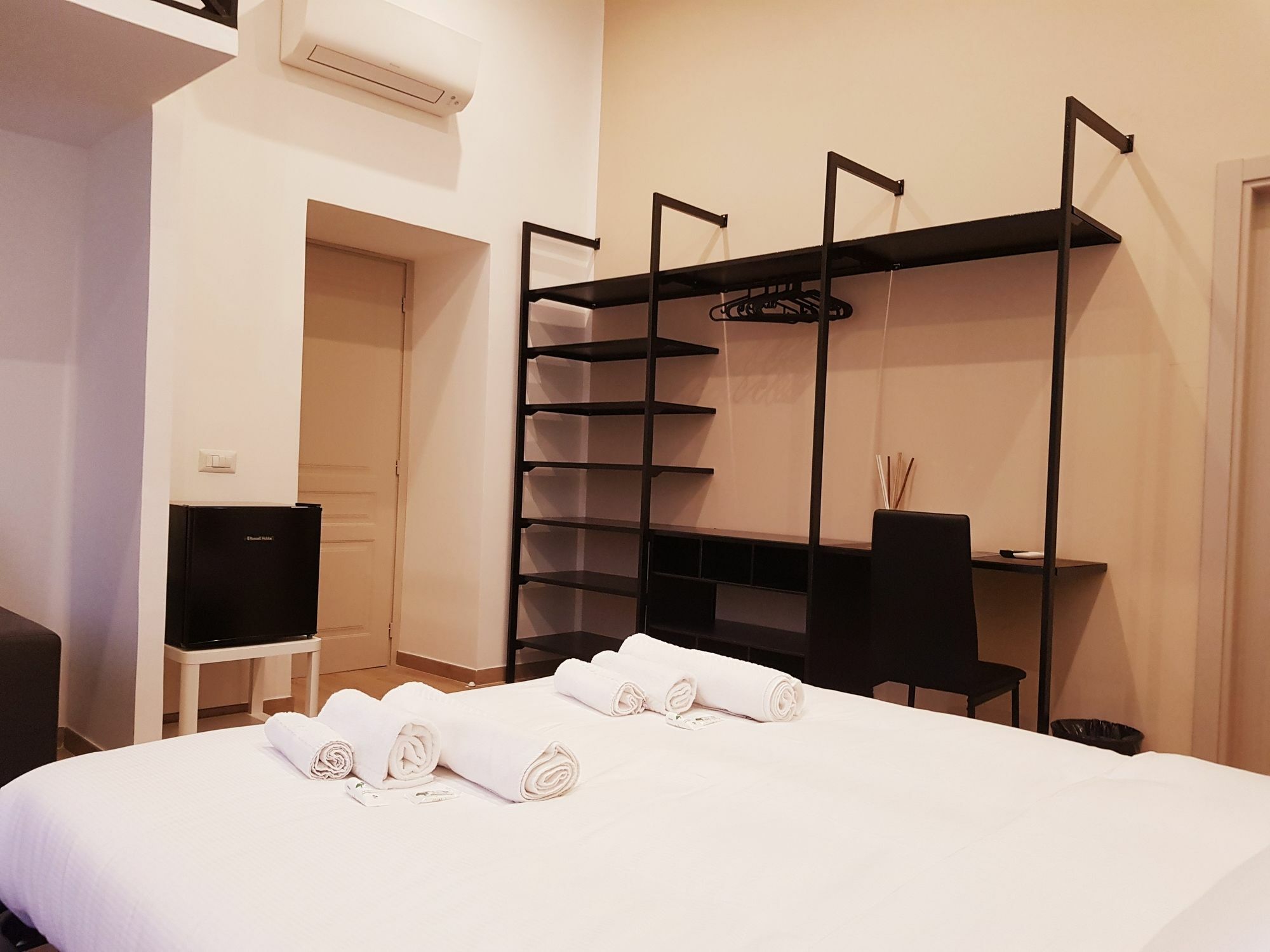 Cairoli Rooms Rome Bagian luar foto
